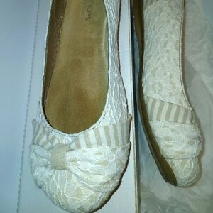 Maurices Flats Carol WIDE Comfort Cream Lace Size 9W